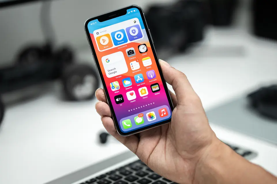 螢幕刮傷怎麼辦？5種常見情境教你判斷要不要換螢幕