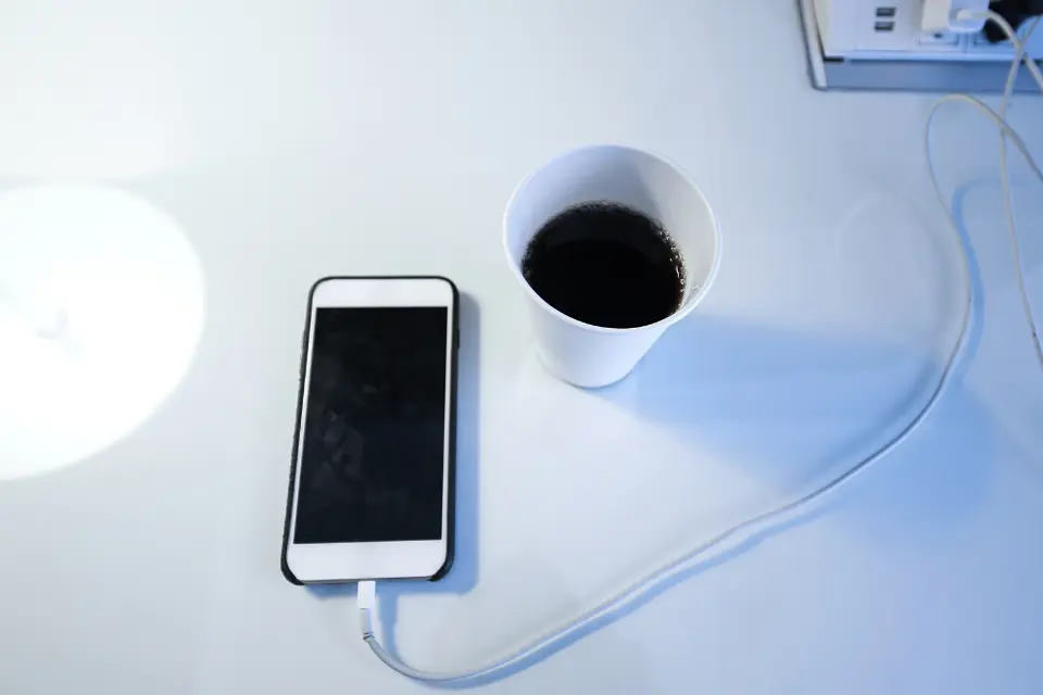 iPhone充電一直跳？2026年最新5大原因與快速自救4招全攻略